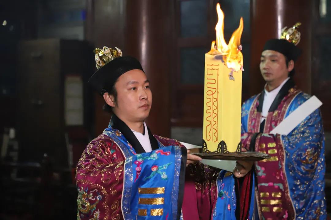 谢太岁，就是我们感恩太岁神灵，感谢太岁神在这一年里对自己的护佑。