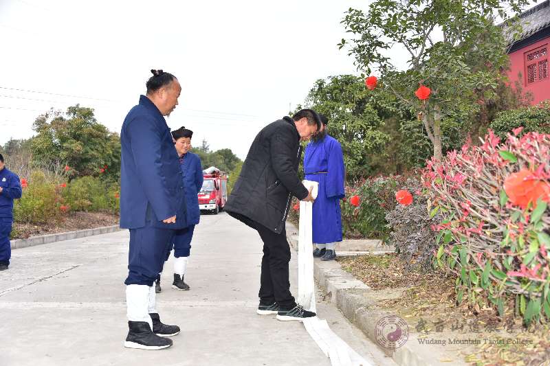 武当山道教学院开展2020年冬季消防安全应急救援演练